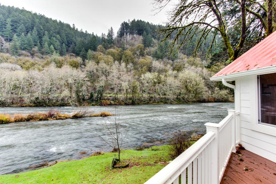 Riverview Cottage 1 BD Vacation Rental in Mapleton, OR Vacasa