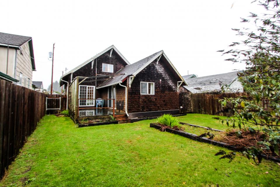 By the Bay Cottage in Old Town 4 BD Vacation Rental in Waldport, OR