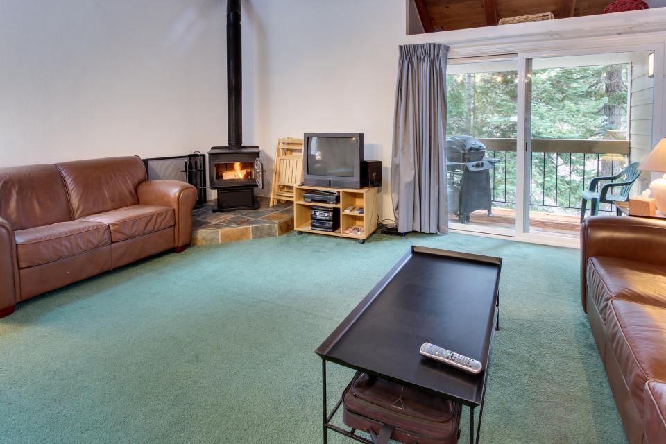 Carnelian Woods Sanctuary 4 BD Vacation Rental in Carnelian Bay, CA