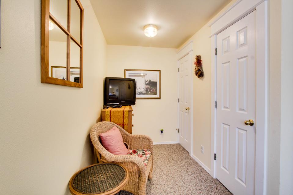 Nyevana 2 BD Vacation Rental in Newport, OR Vacasa