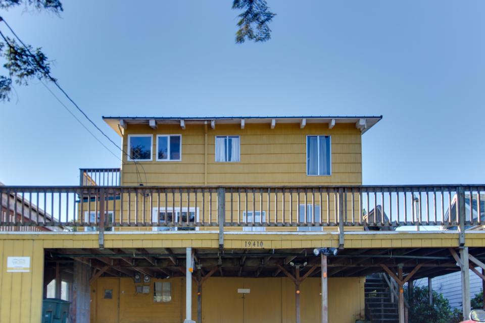 Arnold Beach House Lower Level 2 BD Vacation Rental in Rockaway