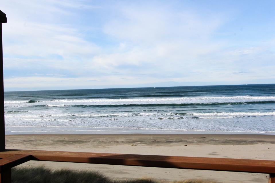 Wakonda Oceanfront Escape 2 BD Vacation Rental in Waldport, OR Vacasa