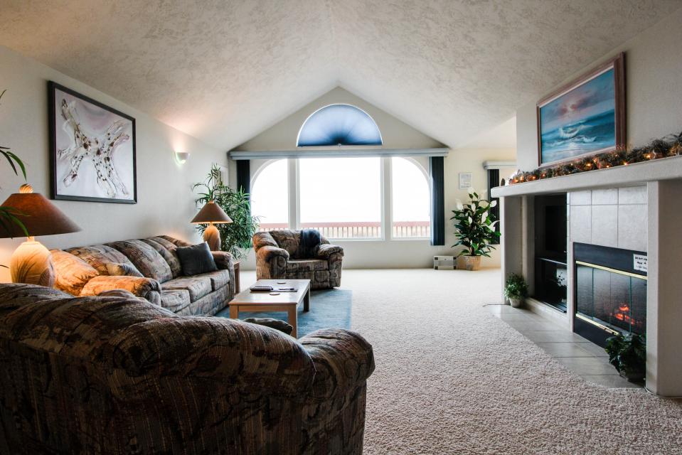 Ebb Tide 3 BD Vacation Rental in Waldport, OR Vacasa