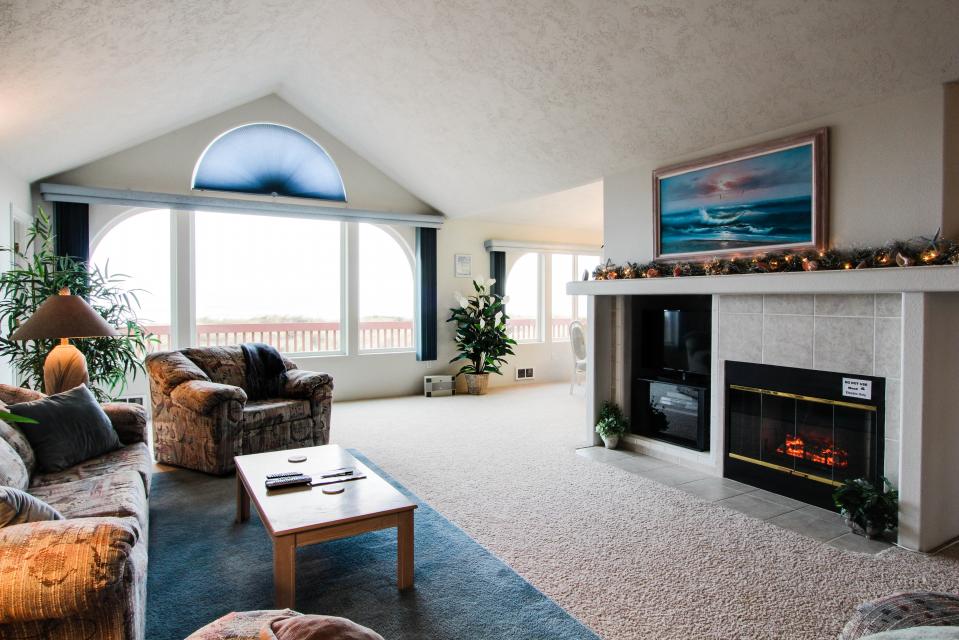Ebb Tide 3 BD Vacation Rental in Waldport, OR Vacasa