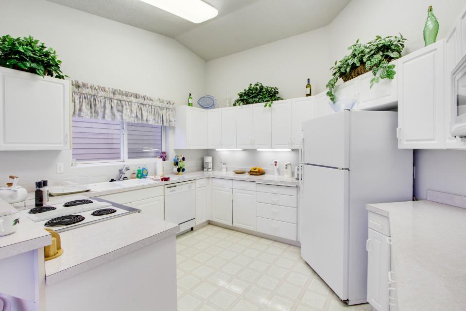 Ebb Tide 3 BD Vacation Rental in Waldport, OR Vacasa