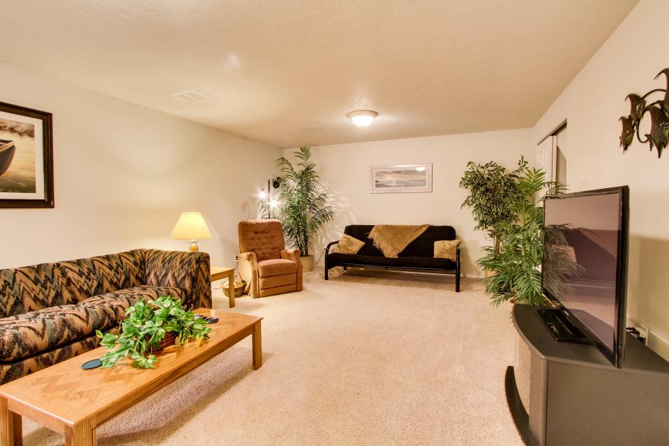 Ebb Tide 3 BD Vacation Rental in Waldport, OR Vacasa