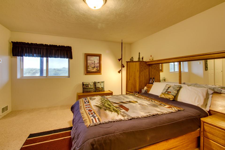 Ebb Tide 3 BD Vacation Rental in Waldport, OR Vacasa