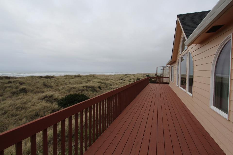 Ebb Tide 3 BD Vacation Rental in Waldport, OR Vacasa