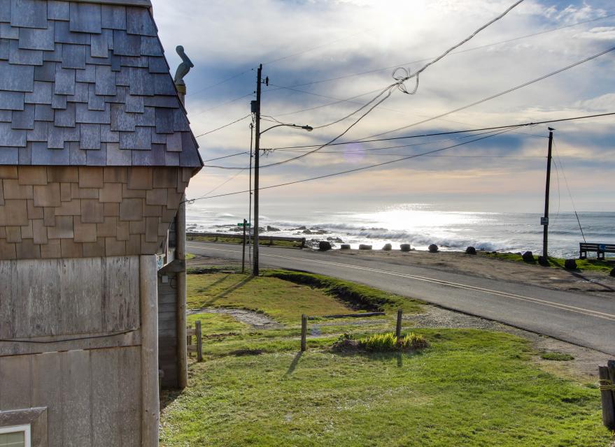 Ocean View Cottage 4 BD Vacation Rental in Yachats, OR Vacasa