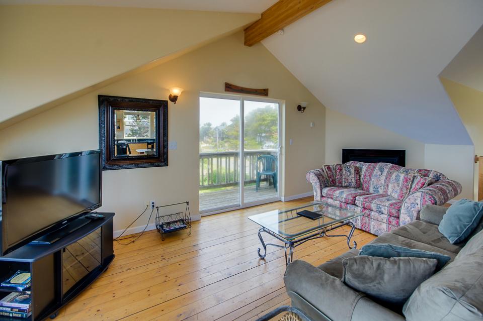 Cloud Nine 3 BD Vacation Rental in Gleneden Beach, OR Vacasa