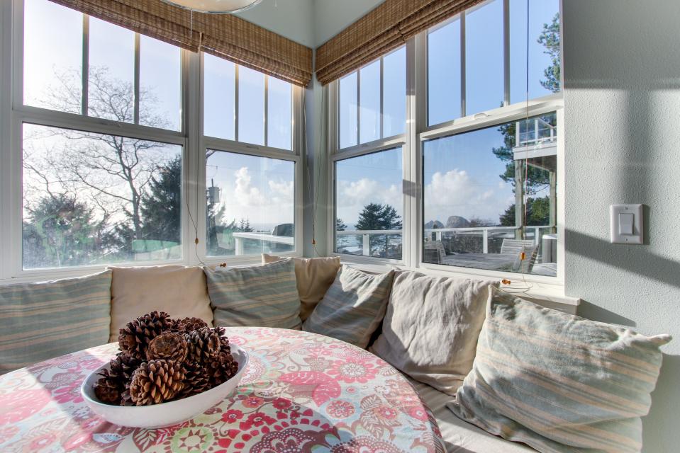 Alder Beach House 3 BD Vacation Rental in Oceanside, OR Vacasa