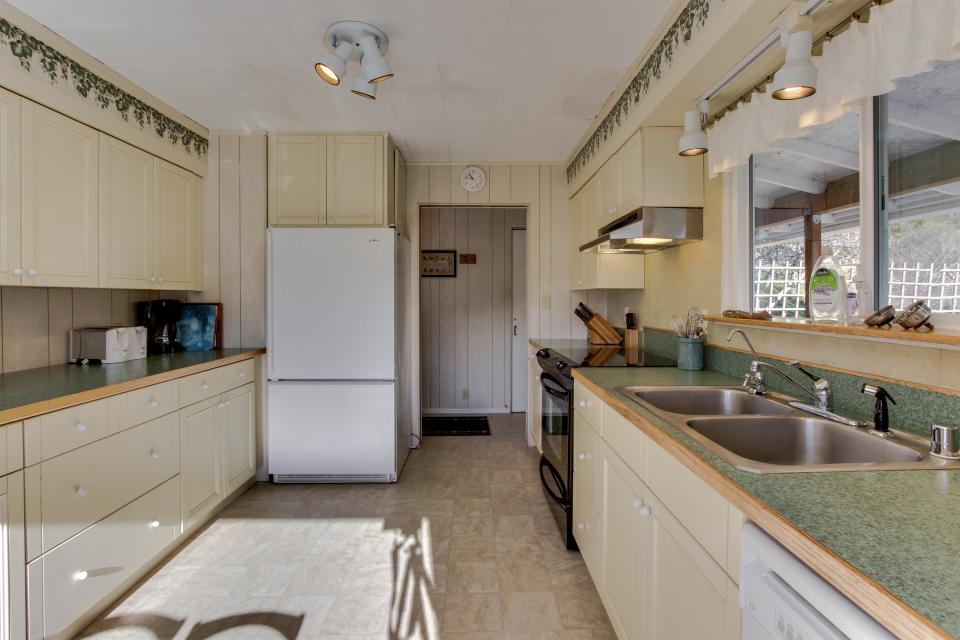 Burke House 4 BD Vacation Rental in Gold Beach, OR Vacasa