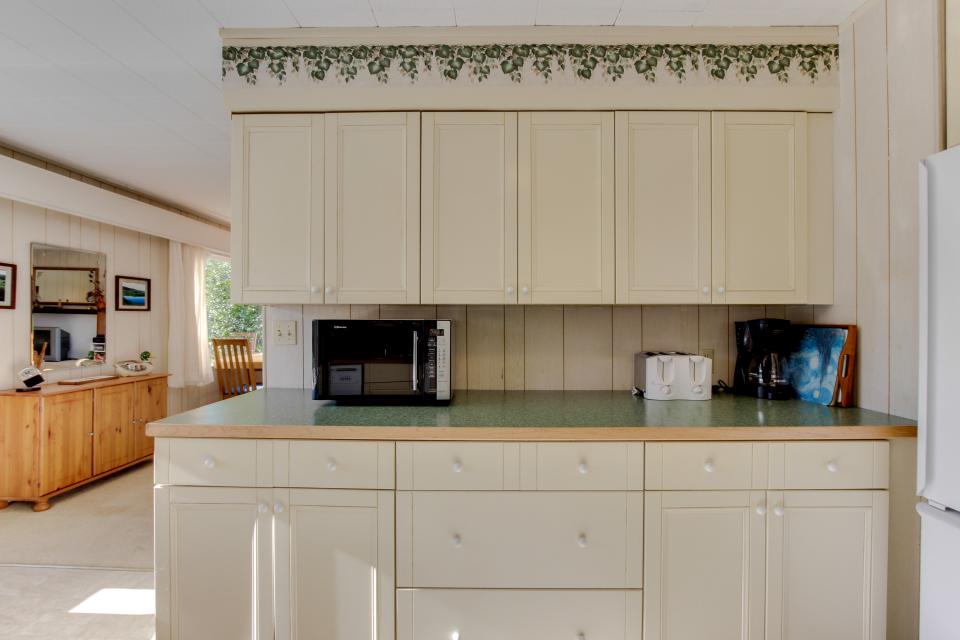 Burke House 4 BD Vacation Rental in Gold Beach, OR Vacasa