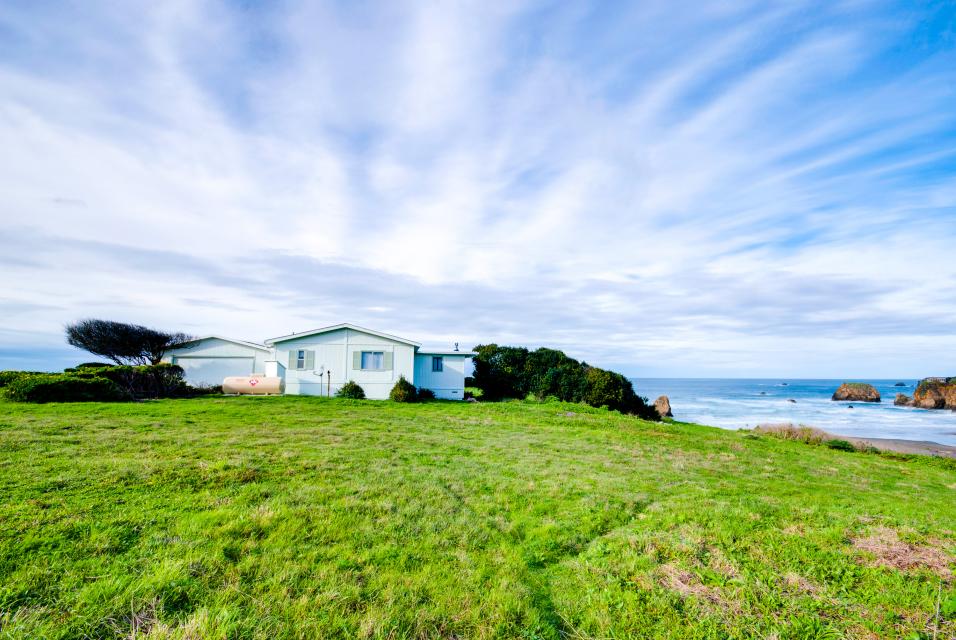 Driftwood Cottage 2 BD Vacation Rental in Fort Bragg, CA Vacasa