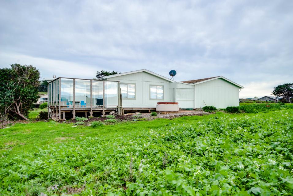 Driftwood Cottage 2 BD Vacation Rental in Fort Bragg, CA Vacasa