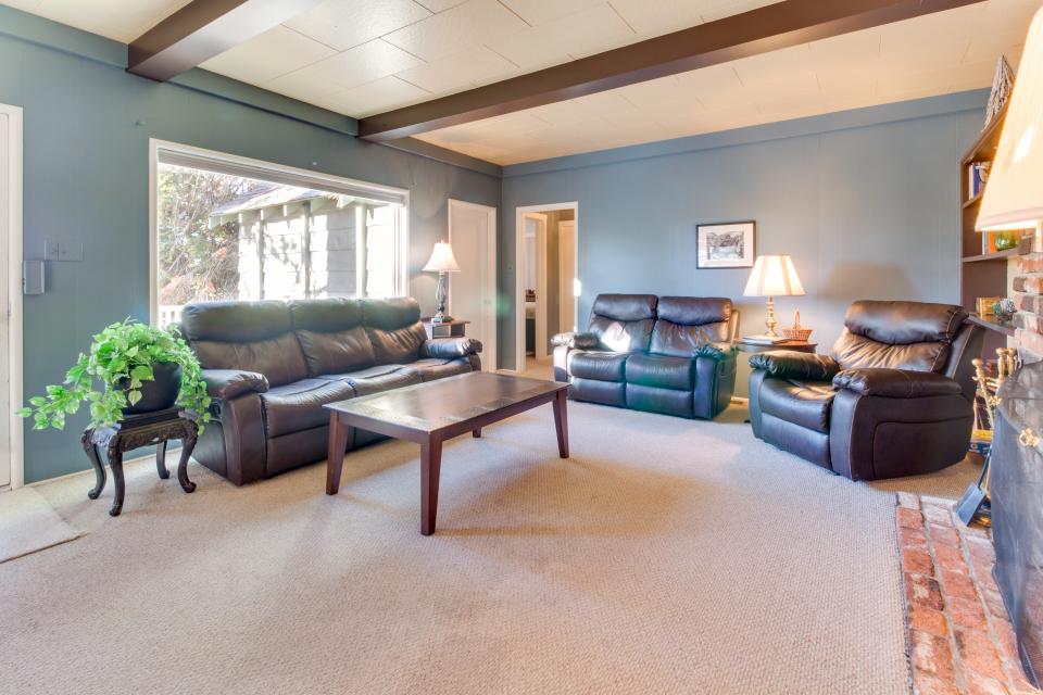 Pier Street Old Brockway Classic with Hot Tub* 4 BD Vacation Rental