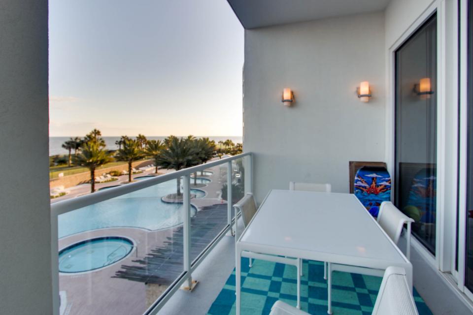 Diamond on the Beach 3 BD Vacation Rental in Galveston, TX Vacasa